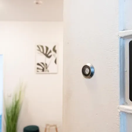 Room&Go: Zentral - Balkon - Arbeitsplatz Halle  Esterno foto