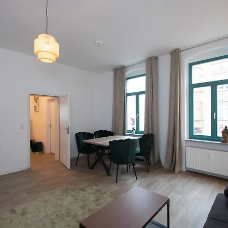 Room&Go: Zentral - Balkon - Arbeitsplatz Halle  Esterno foto
