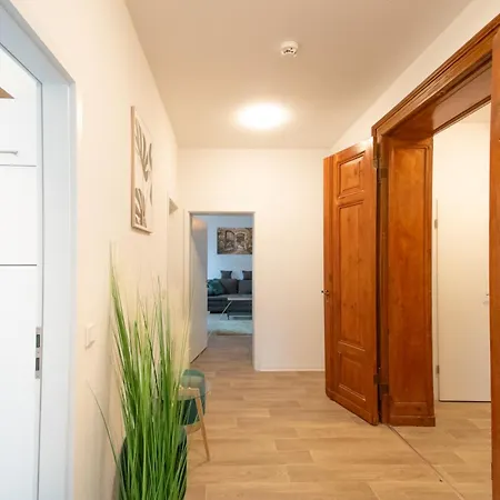 Room&Go: Zentral - Balkon - Arbeitsplatz Halle  Esterno foto