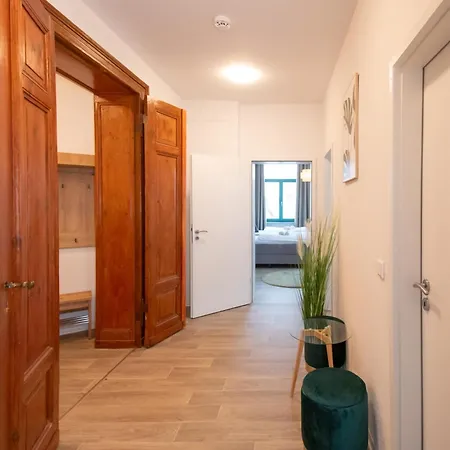 Room&Go: Zentral - Balkon - Arbeitsplatz Halle  Esterno foto